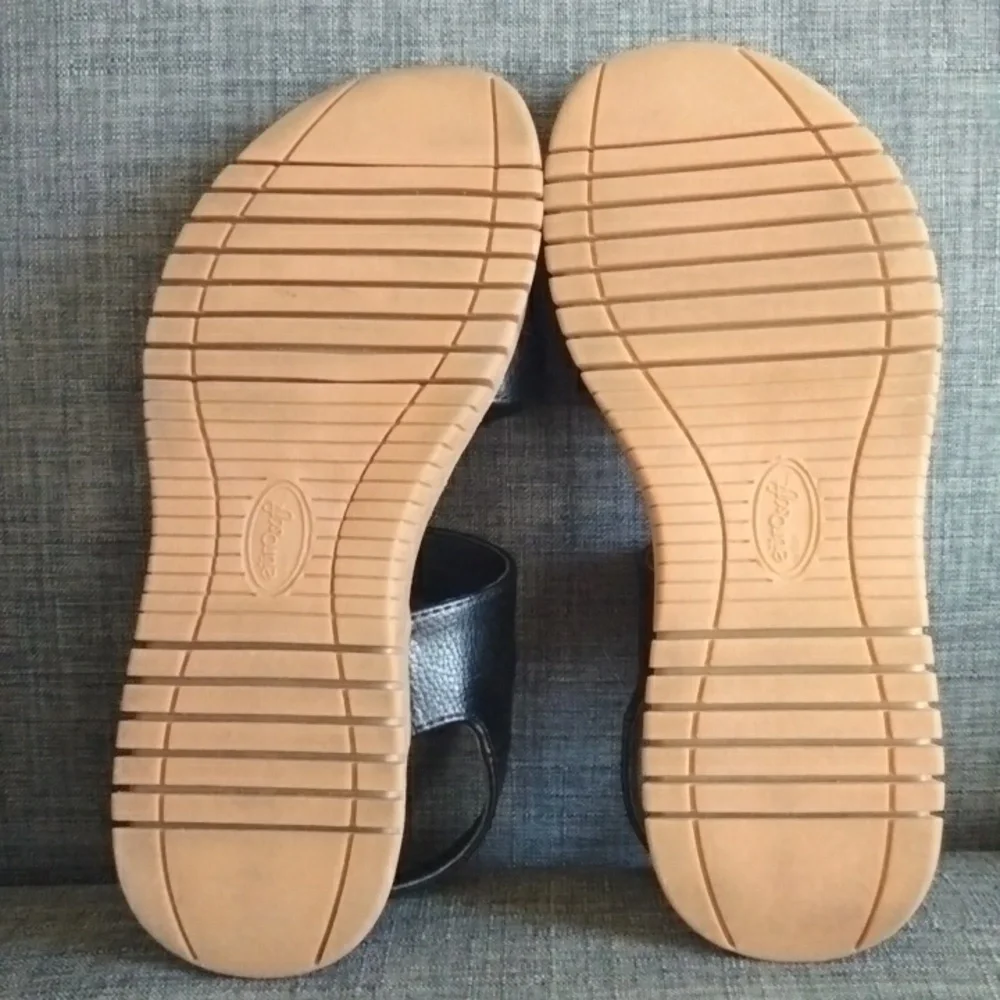 Sofft Black and Tan Platform Sandals with Ergonomic Sole - Picture 6 of 6